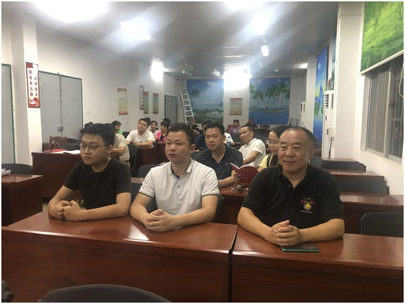 市金控公司組織觀看144期《脫貧致富電視夜?！饭?jié)目